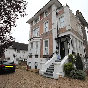 https://eversley-gardens-apt-a.brighton-hotels-england.com